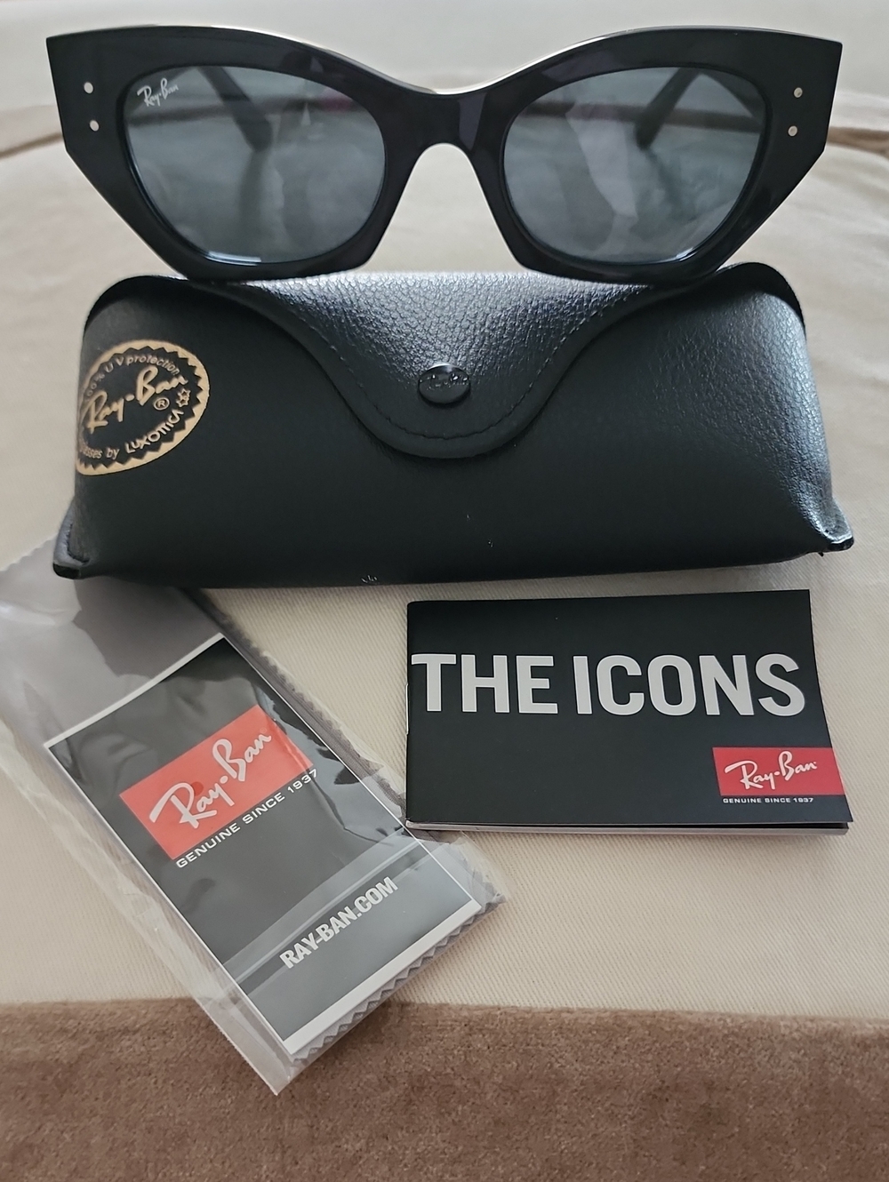Ray-Ban Women’s Zena Black Cat-Eye Sunglasses with Gray Lenses NWOT